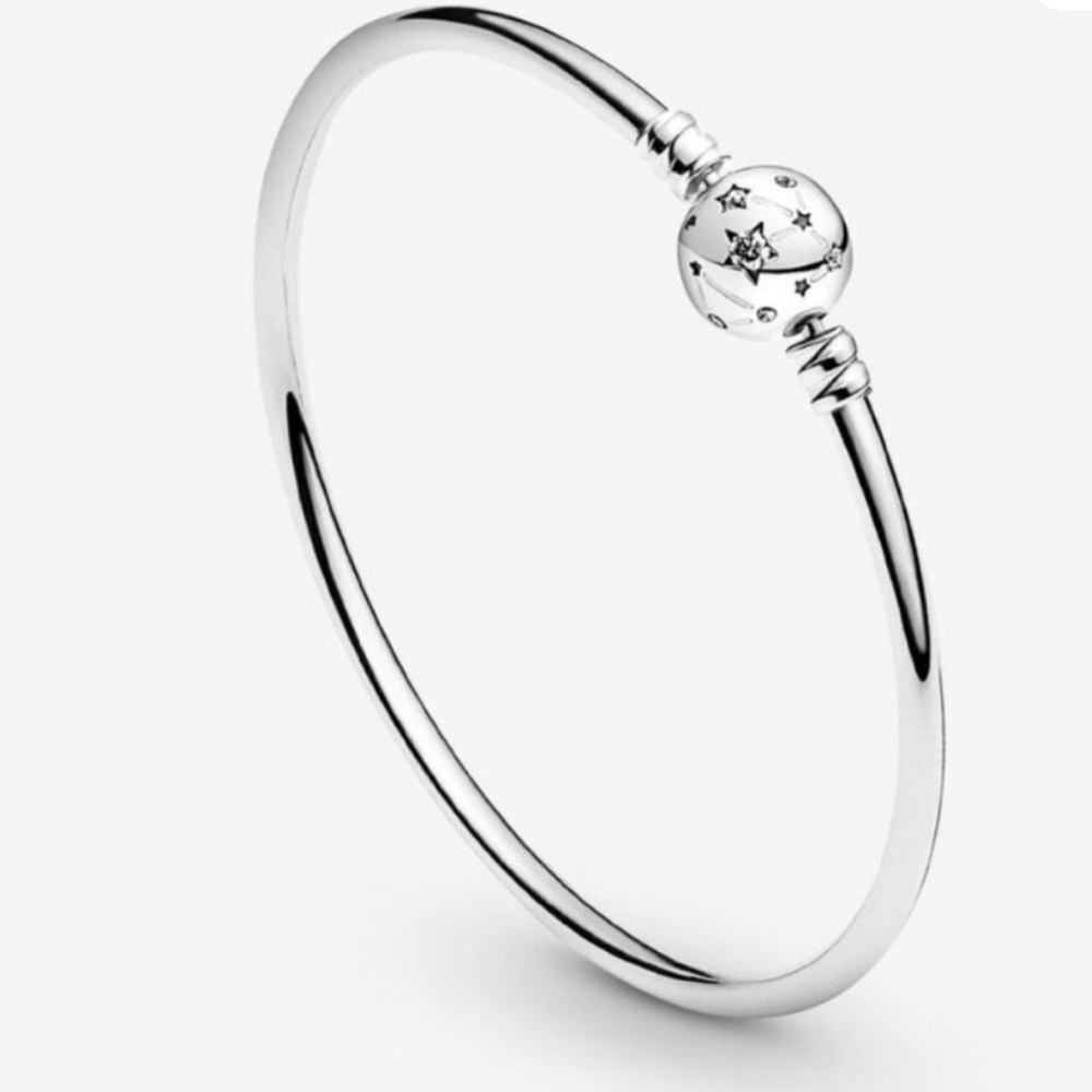 NWOT Pandora Moments Stars & Galaxy
Bangle with present charm included